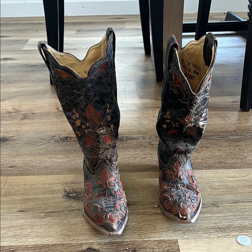 Corral Women's Embroidered Western Boots